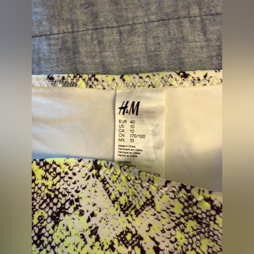 H&M Snakeskin One-Shoulder Bikini Set - Picture 10 of 13